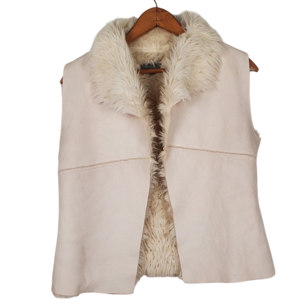 Pistachio Women's Cream Faux Fur Vest. Med